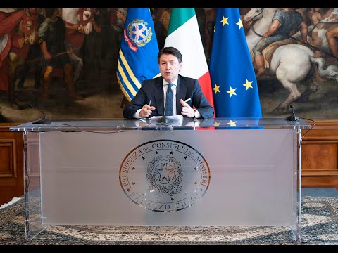 Conferenza stampa del Presidente Conte con i Ministri Gualtieri e Catalfo