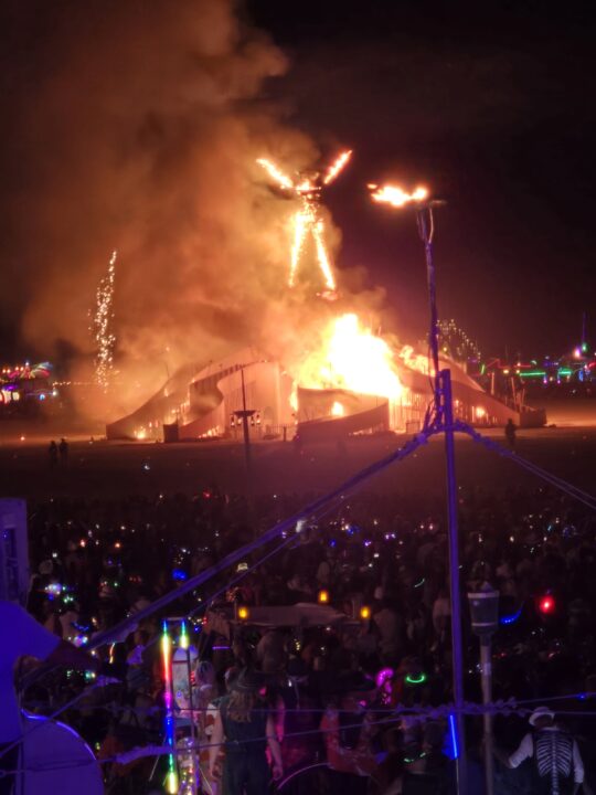 Che cos'è il Burning Man: tre amici al festival nel deserto che aiuta a capire lo spirito della Silicon Valley