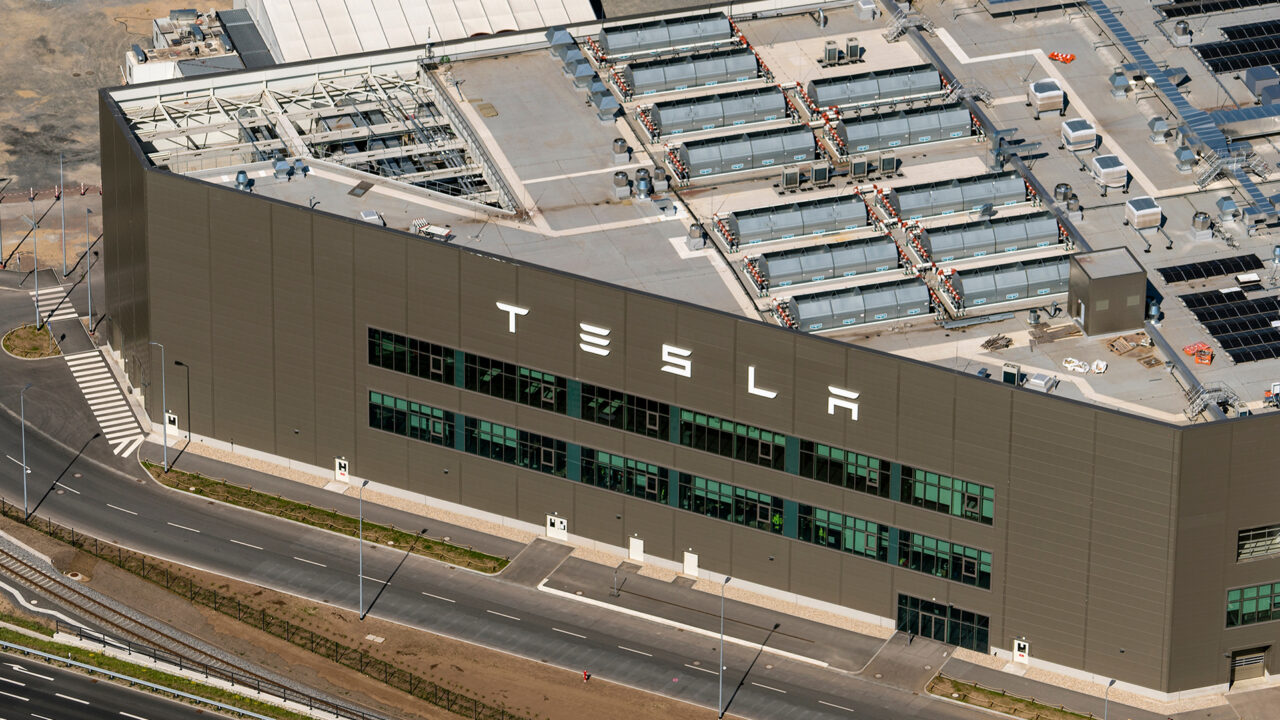 Non solo Starlink: chiediamo a Elon Musk una gigafactory in Italia